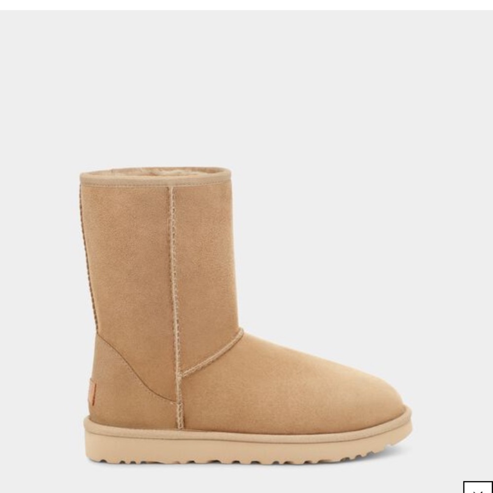 FREE GIFT UGG Classic Short II Women Sz 9